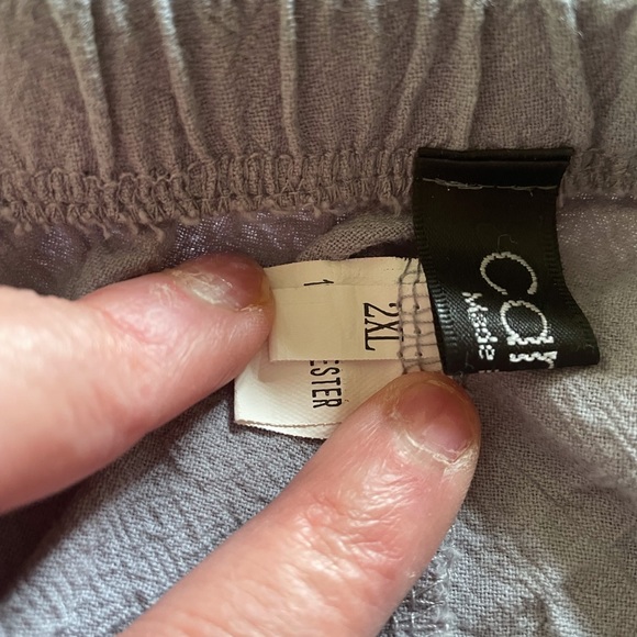 Carmisa tulip hem capris w/ butterflies - Picture 6 of 8